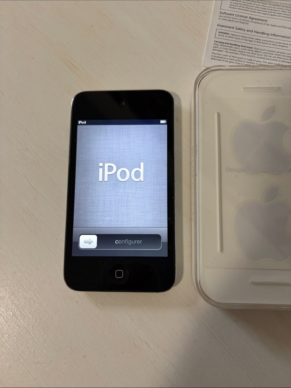 Apple iPod Touch 4th Generation 8GB - Fully Functioning. In great condition!
